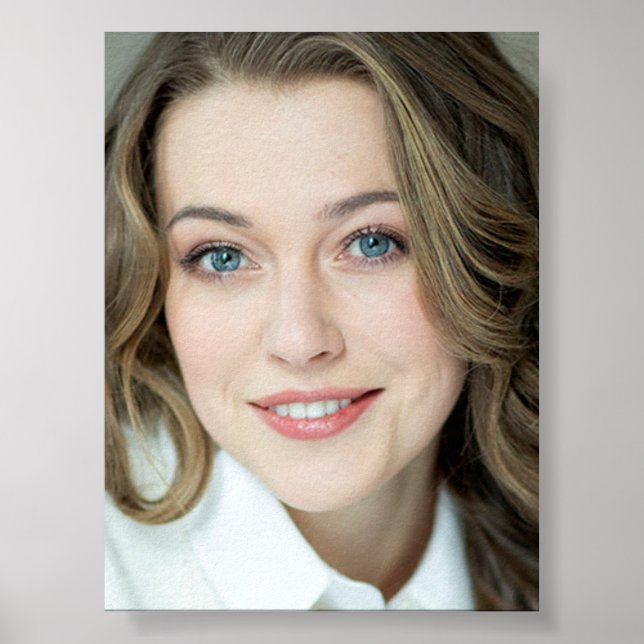 Aleksandra Nikiforova Poster (Frente)