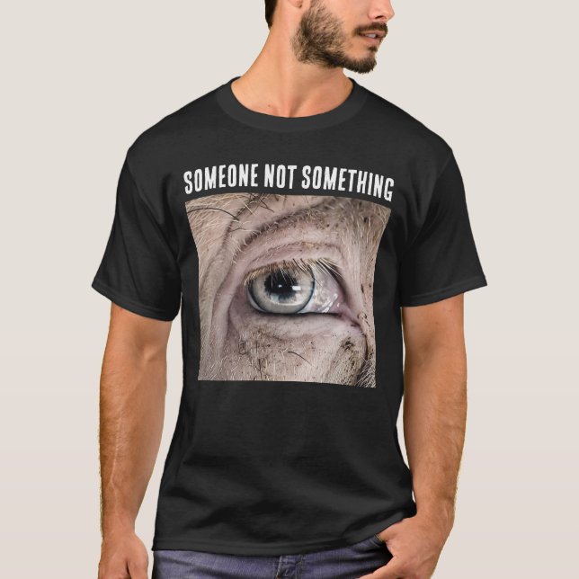 ALGUÉM NÃO ALGO CAMISA PIG VEGANA (Frente)