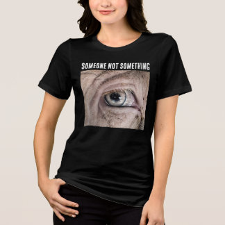 ALGUÉM NÃO ALGO CAMISETA VEGANA PORCO