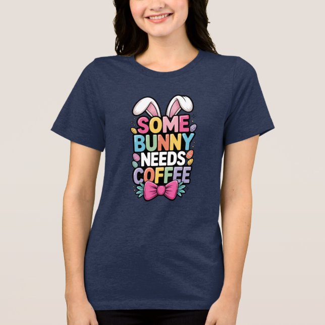 Algum coelhinho Precisa de Café Camiseta de Páscoa (Frente)