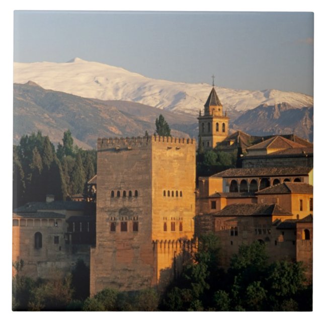 Alhambra; Granada; Andaluzia, Espanha, Serra (Frente)