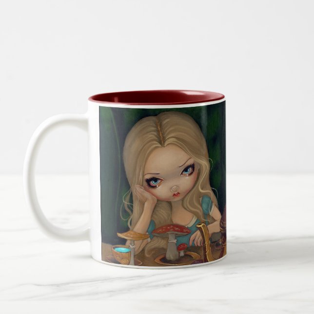 Alice no país das maravilhas e na caneca louca do (Esquerda)