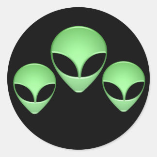 Alienígena com etiqueta preta