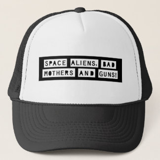 Aliens espaciais, Mães Más e Armas! Boné Trucker