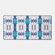 AllureArewa C/M em um tapete de mesa