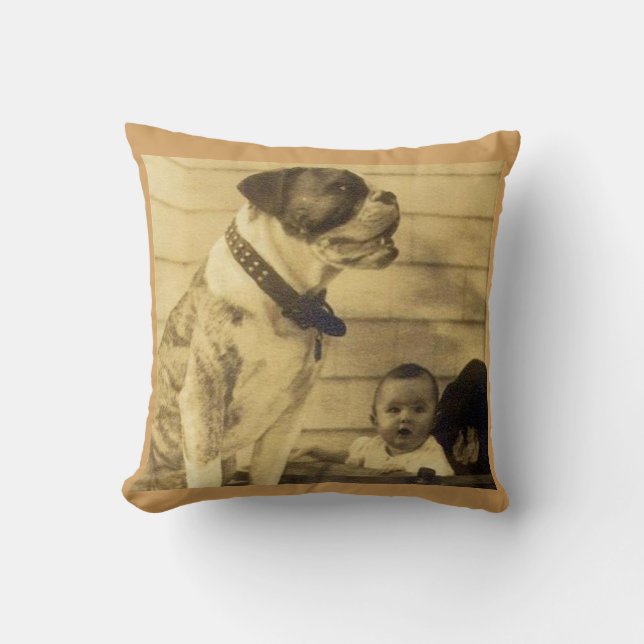 Almofada 1920 pitbull guarda bebê (Frente)