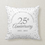 Almofada 25 Anniversário do Silver Hearts<br><div class="desc">Projetado para coordenar com a nossa coleção de 25 do Anniversário do Silver Hearts. Com delicados corações prateados. Personalize com sua informação especial de vinte e cinco anos de aniversário de prata em letra chic prata. Projetado por Thisnotme©</div>