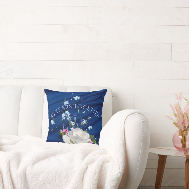 Almofada 45 anos juntos, aniversário de Rosas Brancas (Sofá)