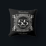 Almofada 55.º aniversário de casamento, emerald crest<br><div class="desc">Uma design romântica para celebrar o seu 55º ano de casamento. Se você quiser alguma ajuda para personalizar este design, por favor, entre em contato comigo, eles podem pedir a este botão do designer, logo abaixo deste texto. Esta crista de cinquenta e cinco anos de aniversário de casamento tem o...</div>