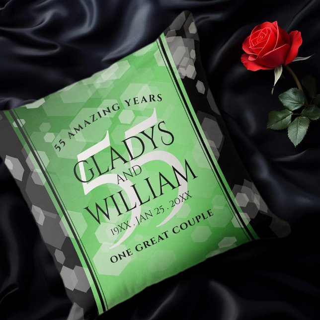 Almofada 55.º aniversário do Casamento Emerald (EO 55th Wedding Anniversary Throw Pillow on Black Satin Cover Photo.)