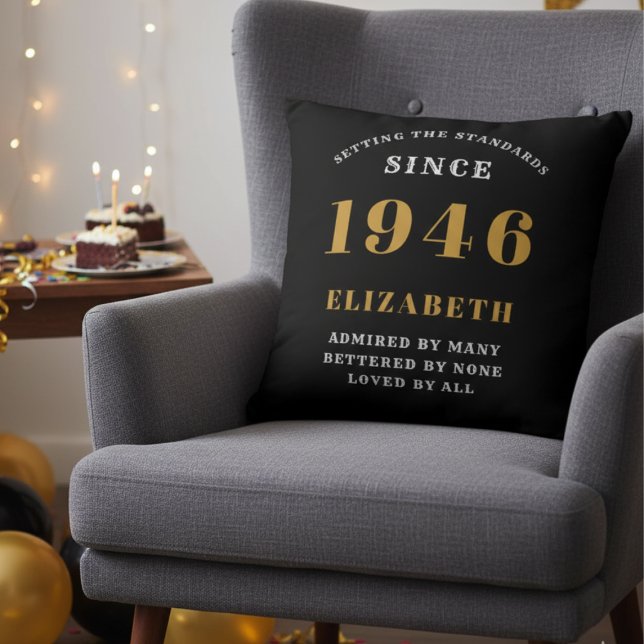 Almofada 80 Birthday Nascer 1946 Nome personalizado Present (1946 custom throw pillow in an armchair)
