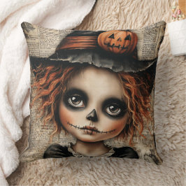 Almofada A Boneca que Espera nas Sombras