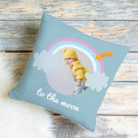 Almofada À Lua | Foto para bebê | Arco-íris<br><div class="desc">À Lua | Foto para bebê | Os Travesseiros do arco-íris permitem ofertas pensativas e práticas, oferecendo conforto e relaxamento ao receptor. Aqui está uma descrição dos travesseiros como um presente: Dê a dádiva do máximo conforto e relaxamento com estes travesseiros luxuosos. Criados com os melhores materiais, esses travesseiros são...</div>