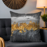 Almofada Abstrato Minimalista Dourada Brushstrokes Moderno<br><div class="desc">Abstrato Minimalista Dourada Brushstrokes O Travesseiro decorativo moderno Cushion apresenta um pincel de abstrato de na moda com padrão texturizado de ouro. Perfeito para sua casa ou como presente. Elaborado por ©Evco Studio www.zazzle.com/store/evcostudio</div>