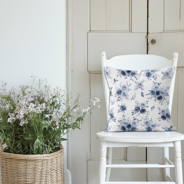 Almofada Adele Aquarela Rosas Azuis do Campo (Adele Blue Roses Throw Pillow)