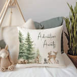 Almofada Aguardações de Animais Florestais<br><div class="desc">Apresentando nossa aventura de animais florestais aguarda travesseiro decorativo - perfeito para uma celebração fofa e caprichosa! Apresentando um tema moderno da floresta aquática com criaturas adoráveis como uma raposa, urso pardo, coelho e veado, é excelente para um chá neutro em termos de gênero. Essa design boêmica estabelece uma cena...</div>