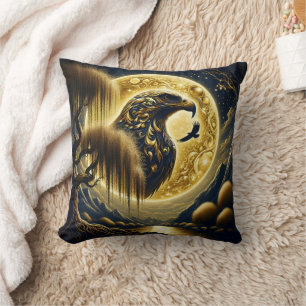 Almofada Águia Empoleirada Sob Lua Ouro