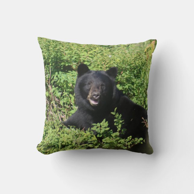 Almofada Alasca - Urso Negro em Berry Bushes (Frente)