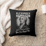 Almofada Alexander Hamilton Escreveu 51 Ensaios Em 6 Meses<br><div class="desc">Alexander Hamilton Escreveu 51 Ensaios Em 6 Meses De Vintage</div>