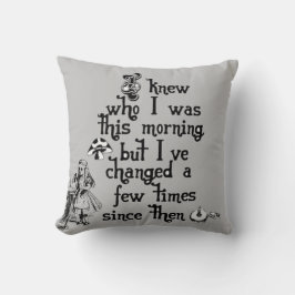 Almofada Alice no Travesseiro decorativo da Terra Maravilha