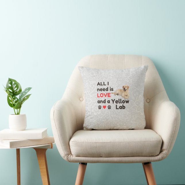Almofada All I Need Is LOVE and a Yellow Lab Throw Pillow (Cadeira)