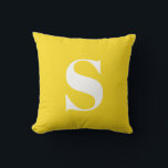 Almofada Amarelo suntuoso Monograma inicial Travesseiro ext<br><div class="desc">Amarelo sunshine,  Monograma inicial,  Travesseiro exterior. Travesseiro ao ar livre decorativo com solteiro inicial. Personalize rápida e facilmente.</div>