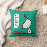 Almofada Amendoins | Snoopy Ho Ho Comida Dish<br><div class="desc">Snoopy é um belo beagle da banda desenhada de amendoins de Charles Schulz. Durante o Natal,  ele costuma vestir-se como Papai Noel,  trazendo alegria e riso a todos.</div>