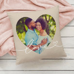 Almofada Amor em Script Beige Personalizado Foto em Forma d<br><div class="desc">O design de travesseiro decorativo personalizado moderno e na moda apresenta uma foto favorita em uma grande forma cardíaca com um design de camada branca mínima de tipografia "Love" que inclui detalhes florescentes e cardíacos. A cor de fundo bege da cinza neutra pode ser modificada. Uma ideia de presente única...</div>
