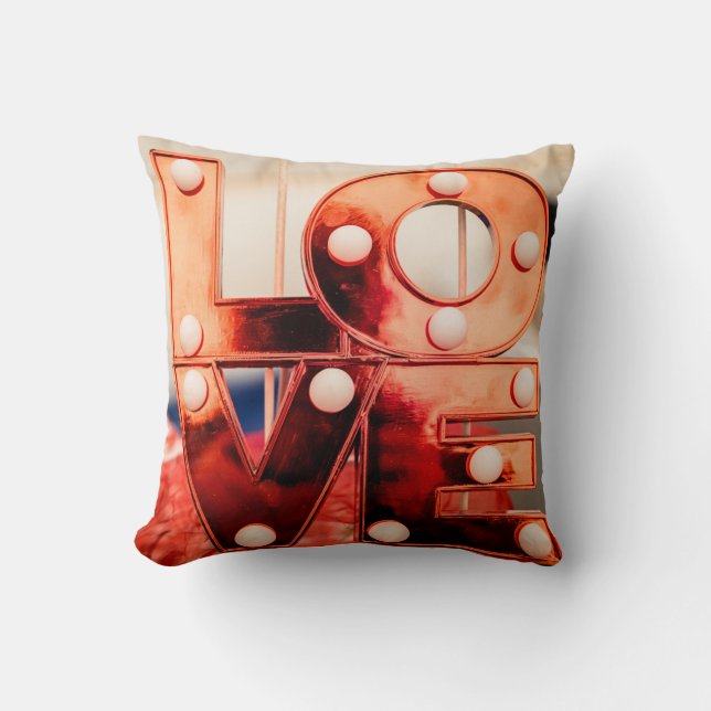 Almofada AMOR (Grande Letra Vermelha) (Frente)