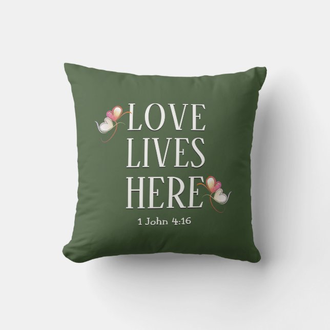 Almofada AMOR VIVE AQUI | Cristão Personalizado na moda Ver (Frente)