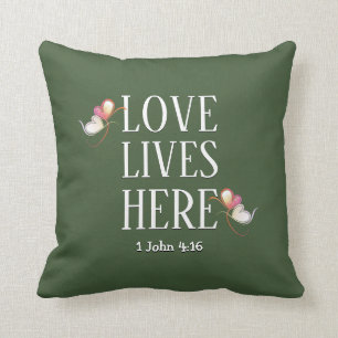 Almofada AMOR VIVE AQUI Cristão Personalizado na moda Ver