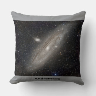 Almofada Andromeda Throw Pillow