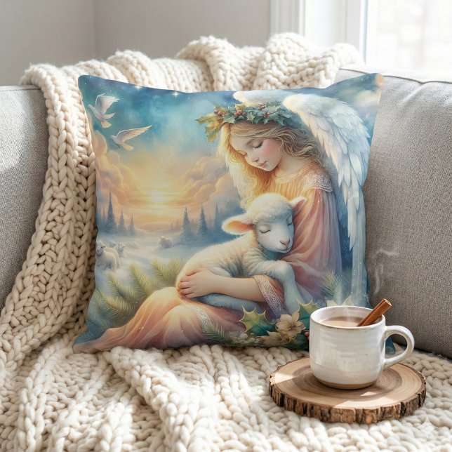 Almofada Anjo de Natal com Cordeiro em Paz Invernal (Christmas Angel with Lamb in Winter Peace Throw Pillow Mockup A)