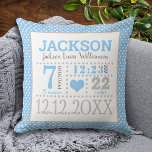 Almofada Anúncio de Nascimento do Bebê Boy<br><div class="desc">Adoravelmente fofo,  azul e branco,  bolinhas bebê bebezinho anunciando travesseiro com um doce coração azul bebê. Edite para incluir todos os detalhes de nascimento do seu precioso de alegria.</div>