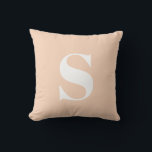 Almofada Apricot Peach Travesseiro Exterior Monograma Inici<br><div class="desc">Apricot Peach,  Travesseiro Inicial Monograma Exterior. Travesseiro ao ar livre decorativo com solteiro inicial. Personalize rápida e facilmente.</div>
