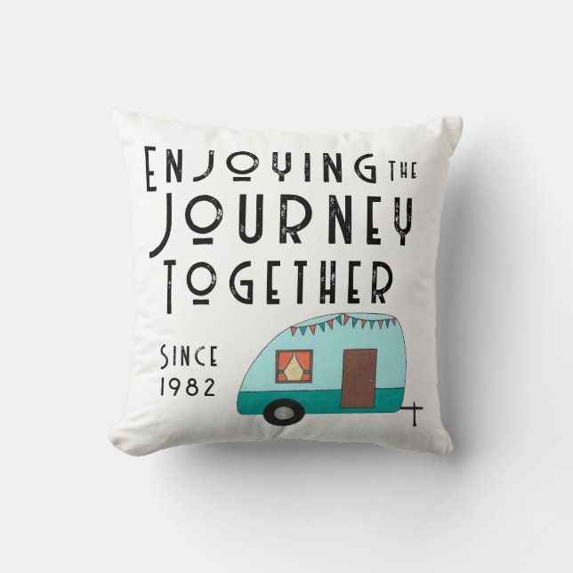Almofada Aproveitando a Viagem Juntos da Campanha Retro (Frente)