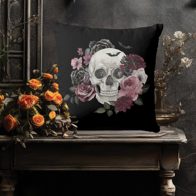 Almofada Aquarela Floral Gótico de Esqueleto Monograma de H (Watercolor Floral Skeleton Goth Halloween Monogram Throw Pillow)