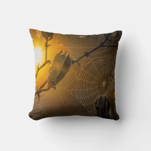Almofada Aranha assombrada no travesseiro do cemitério