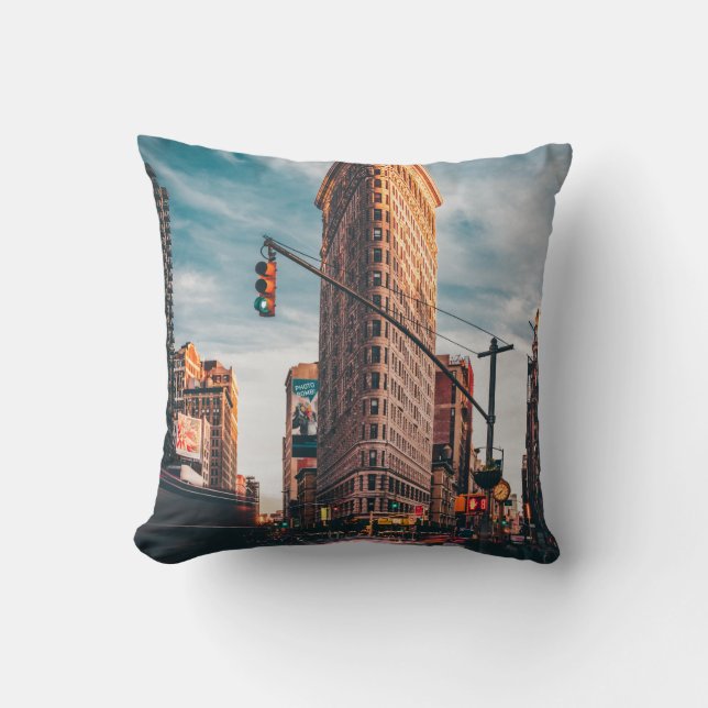 ALMOFADA ARCHITECTURAL PHOTOGRAPHY OF BROWN BUILDING (Frente)