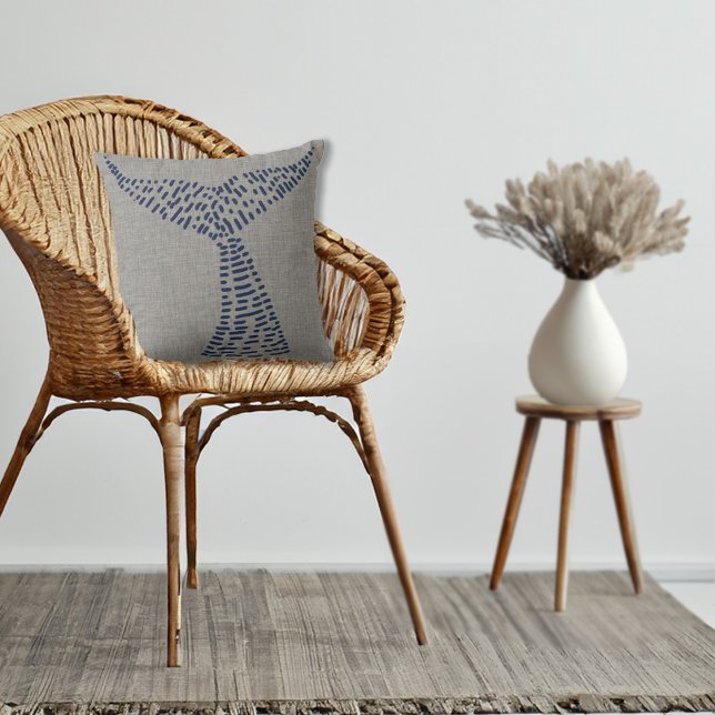 Almofada Arte da Linha de Cauda de Baleia Náutica (Nautical Whale Tail Line Art Throw Pillow)