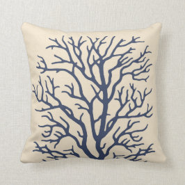 Almofada Árvore coral no creme nos azuis marinhos escuros 2