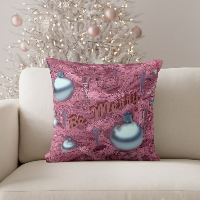 Almofada Árvore de Natal rosa feliz Travesseiro decorativo  (Be Merry this holiday season with this pretty pink Christmas tree throw pillow!)