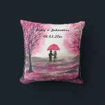 Almofada Árvore russa do amor do casal de cereja floresce<br><div class="desc">O casal de cerejeira trabalho de arte de amor de casamento russo floresce. Aniversário de casamento, convites de casamento, Dia do Namorados. Casal romântico, noiva e noivo, primeiro encontro, primeiro amor. A cereja rosa floresce a árvore das flores. Decoração de Casa . Décor de chic. Personalize com seus nomes e...</div>