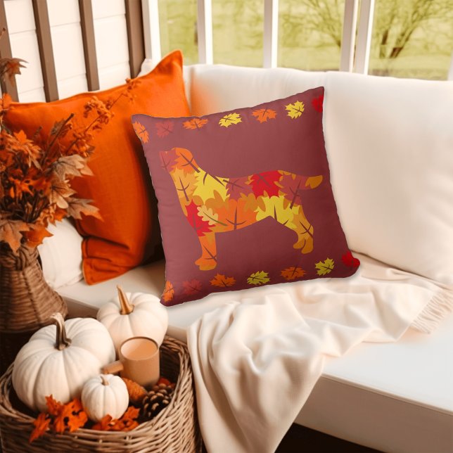 Almofada Autumn Deixa Labrador Retriever Silhout B (Autumn Leaves Labrador Silhouette Pillow in burgundy.  Gift Idea for Dog Moms and Labrador Moms.)