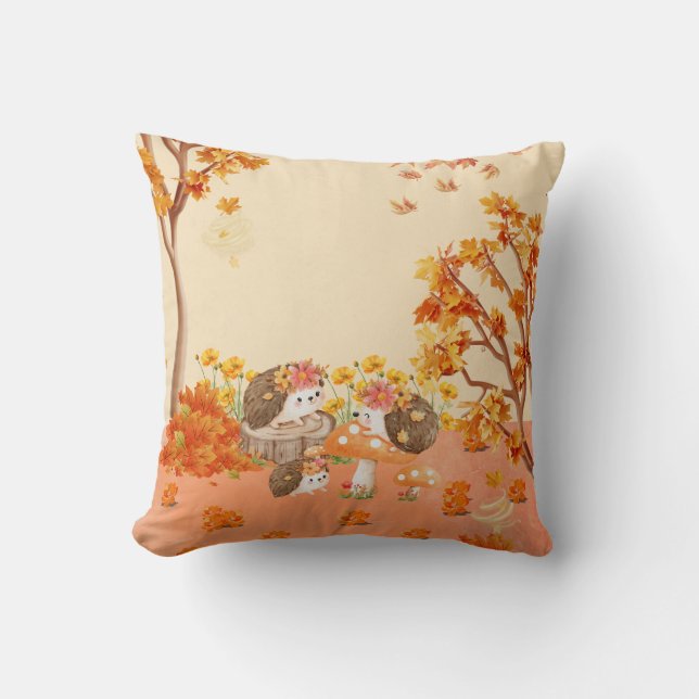 Almofada Autumn Whimsy: Hedgehogs em uma Floresta Cozy (Frente)