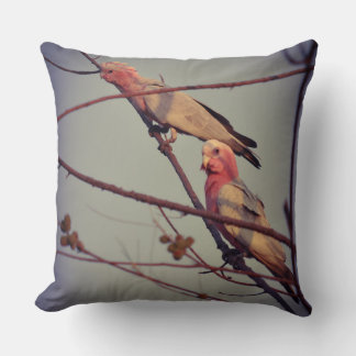 Almofada Aves Galah na árvore2