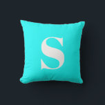 Almofada Azul Aqua, Monograma Inicial Travesseiro Exterior<br><div class="desc">Azul Aqua,  Monograma Inicial Travesseiro Exterior. Travesseiro ao ar livre decorativo com solteiro inicial. Personalize rápida e facilmente.</div>