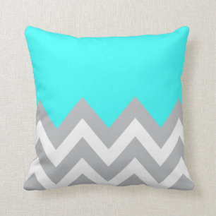 Almofada Azul da hortelã com o Chevron cinzento e branco