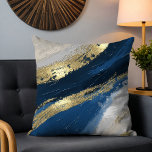 Almofada Azul, Dourado Abstrato Brushstrokes, Chic Modern<br><div class="desc">O Abstrato azul Dourado Brushstrokes Chic Modern Travesseiro decorativo Cushion apresenta um padrão de abstrato de pincéis azul,  ouro e cinza na moda. Perfeito para sua casa ou como presente. Elaborado por ©Evco Studio www.zazzle.com/store/evcostudio</div>