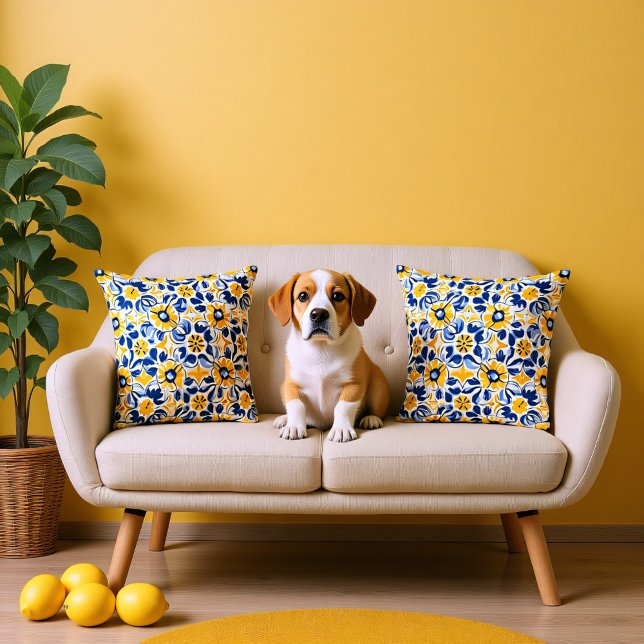 Almofada 💛 💙 Azul e amarelo, Azulejos florais (Blue and yellow, floral Azulejos Throw Pillow)